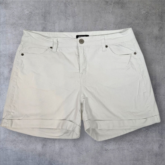 Relativity White Denim Folded Cuff Jean Shorts Size 16 Women's‎ Plus - Picture 1 of 9